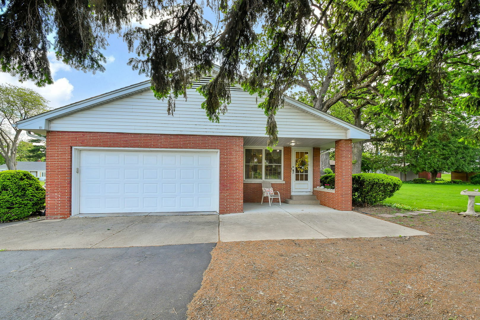 Property Photo: 101 Marsch Avenue IL 60538