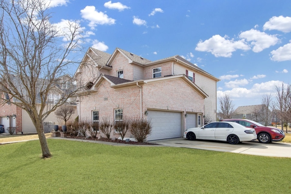 Property Photo:  26800 Basswood Circle  IL 60585 