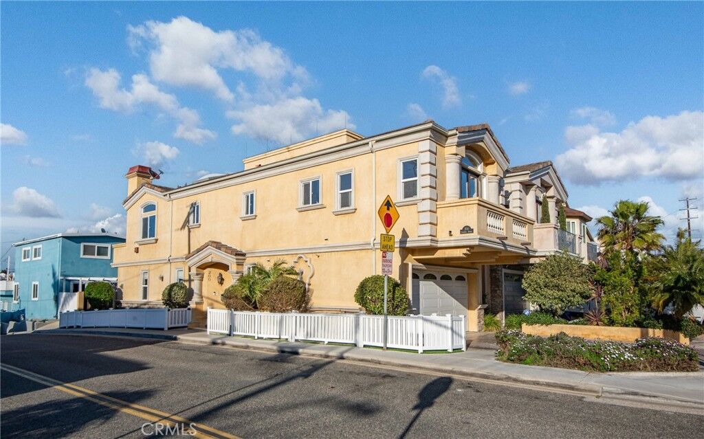 Property Photo: 200 Goodman Avenue CA 90278