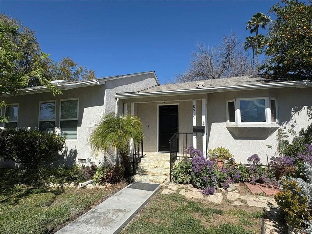 Property Photo:  18919 Sylvan Street  CA 91335 