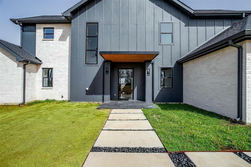 Property Photo: 212 W Cottage Hill Parkway TX 75009