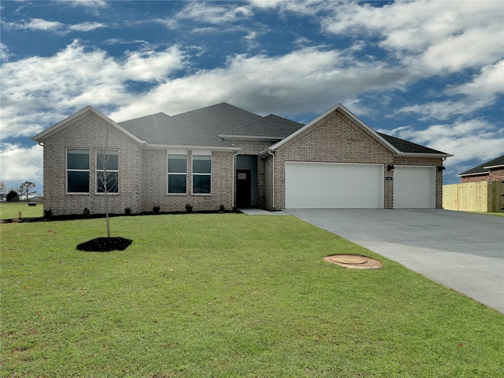 Property Photo:  207 N Kit Kat Court  AR 72761 