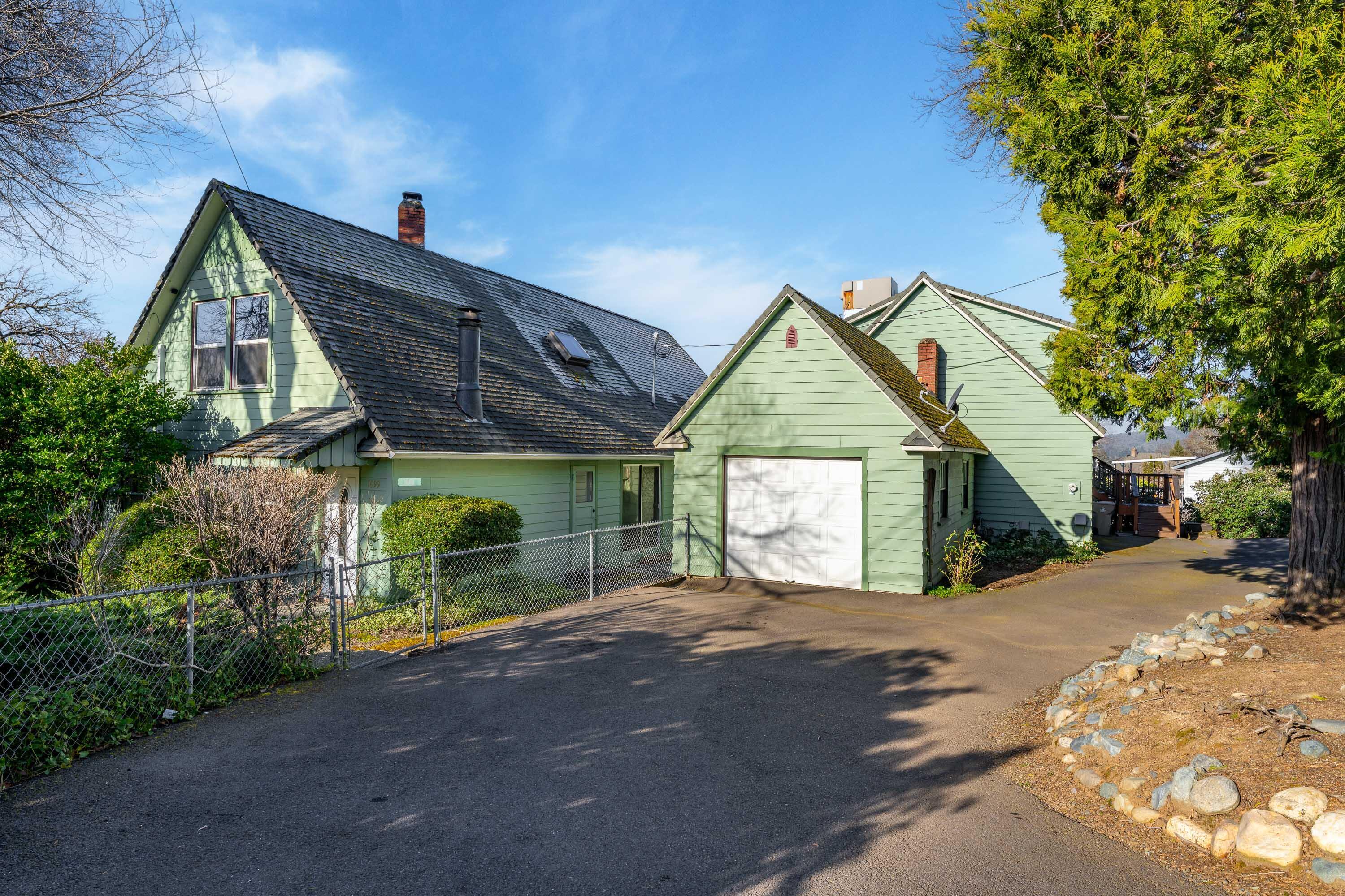 Property Photo: 1699 NE Foothill Boulevard OR 97526