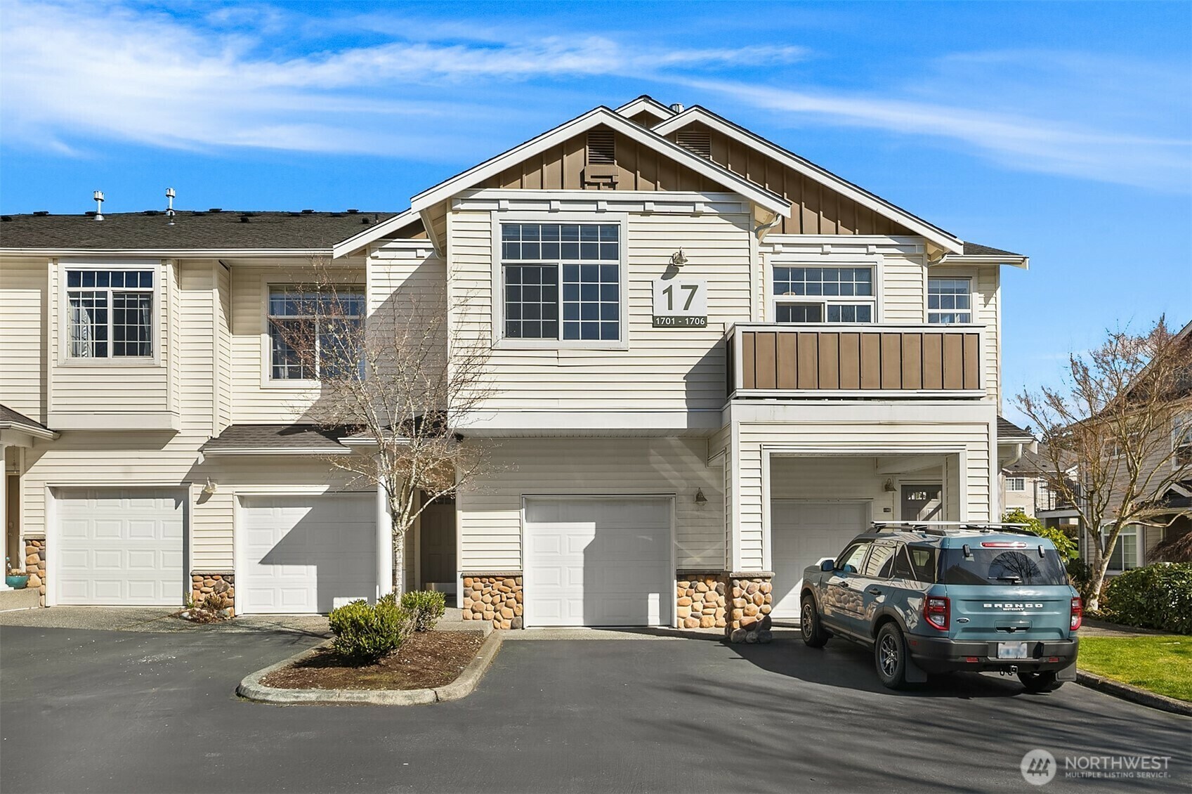 1855  Trossachs Boulevard SE 1706  Sammamish WA 98075 photo