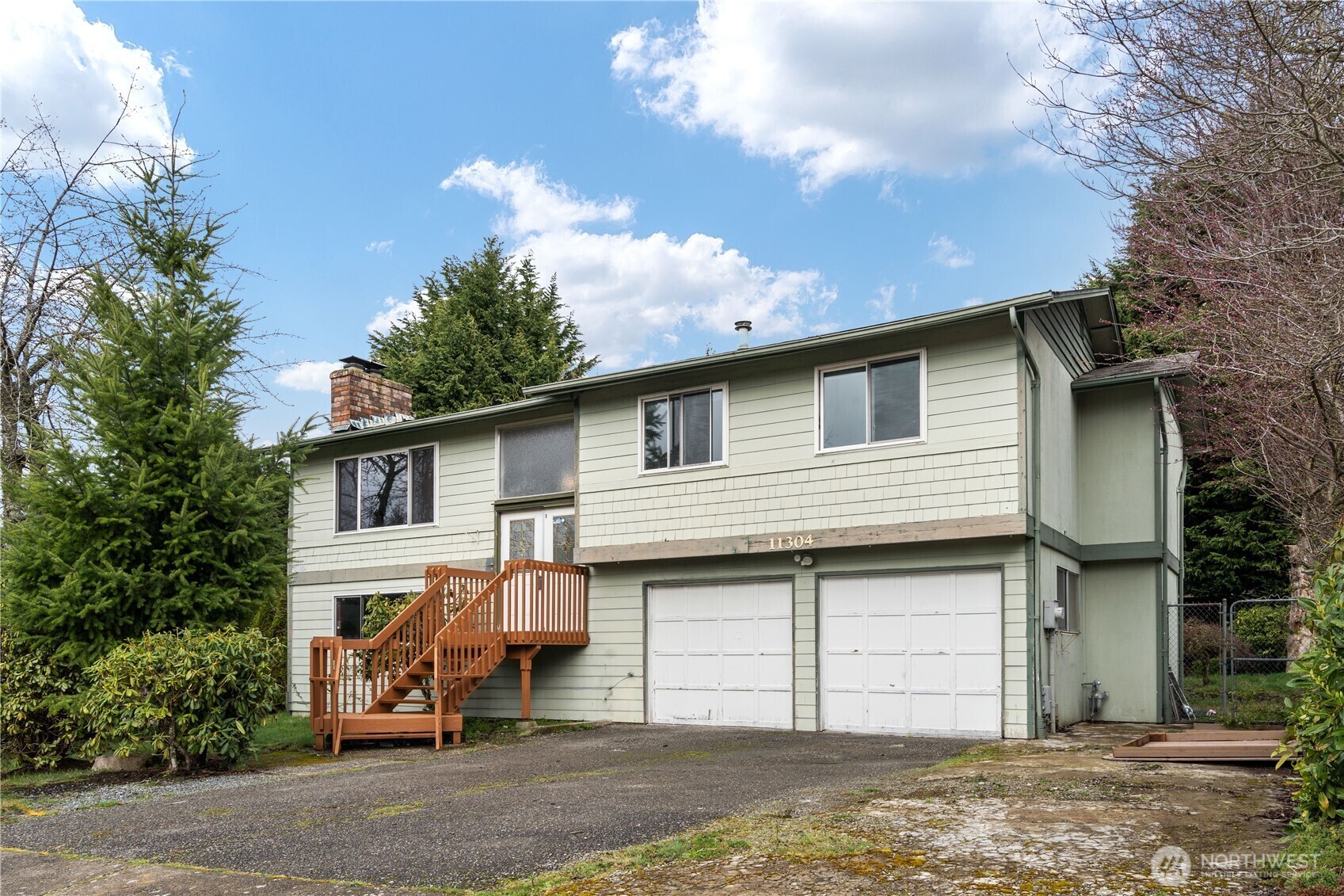 Property Photo: 11304 SE 218th Place WA 98031