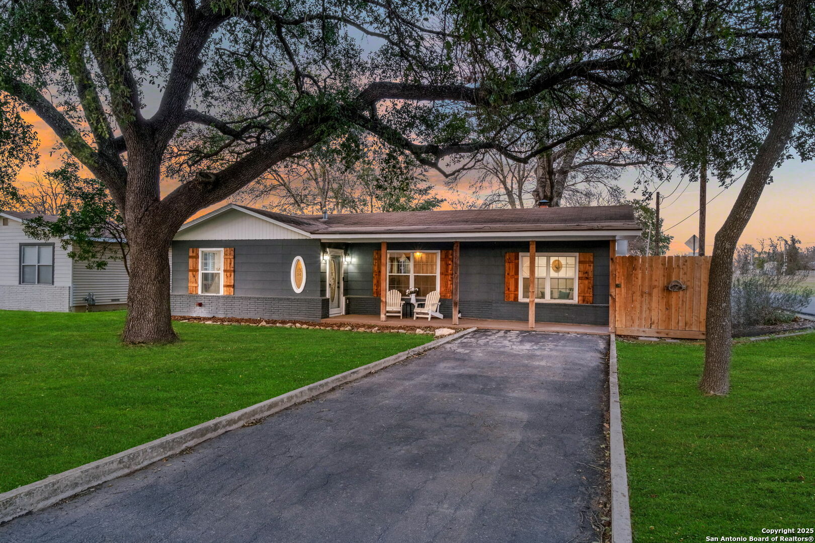 Property Photo:  920 N Union Ave  TX 78130 