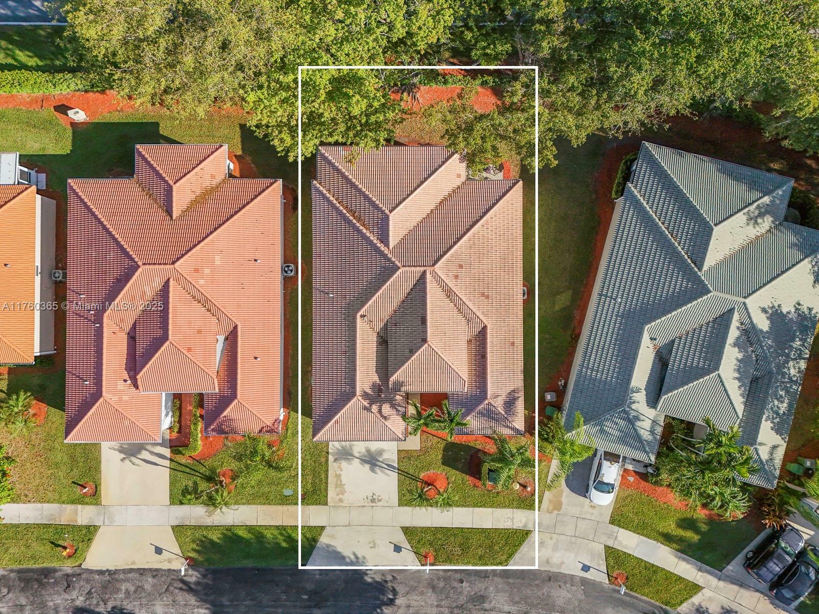 Property Photo: 2430 SE 5th Ct FL 33033