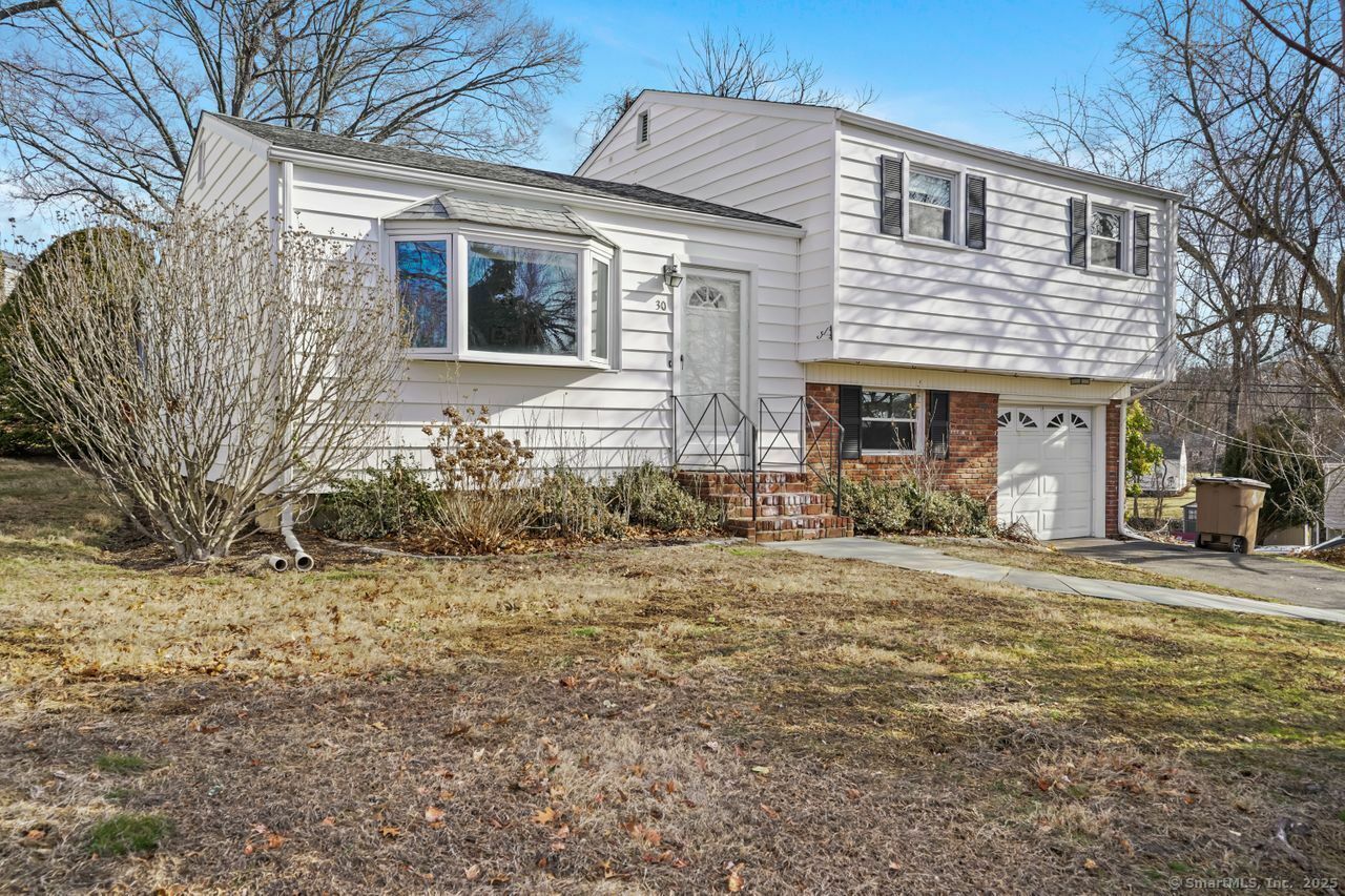 Property Photo:  30 Warwick Lane  CT 06902 