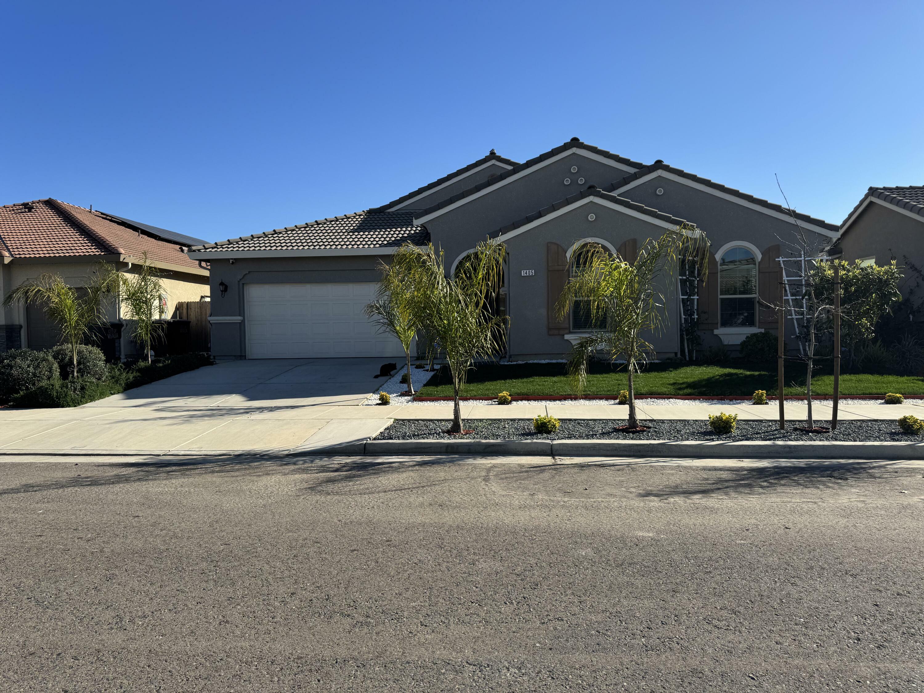 Property Photo: 1405 W Tyler Court CA 93291