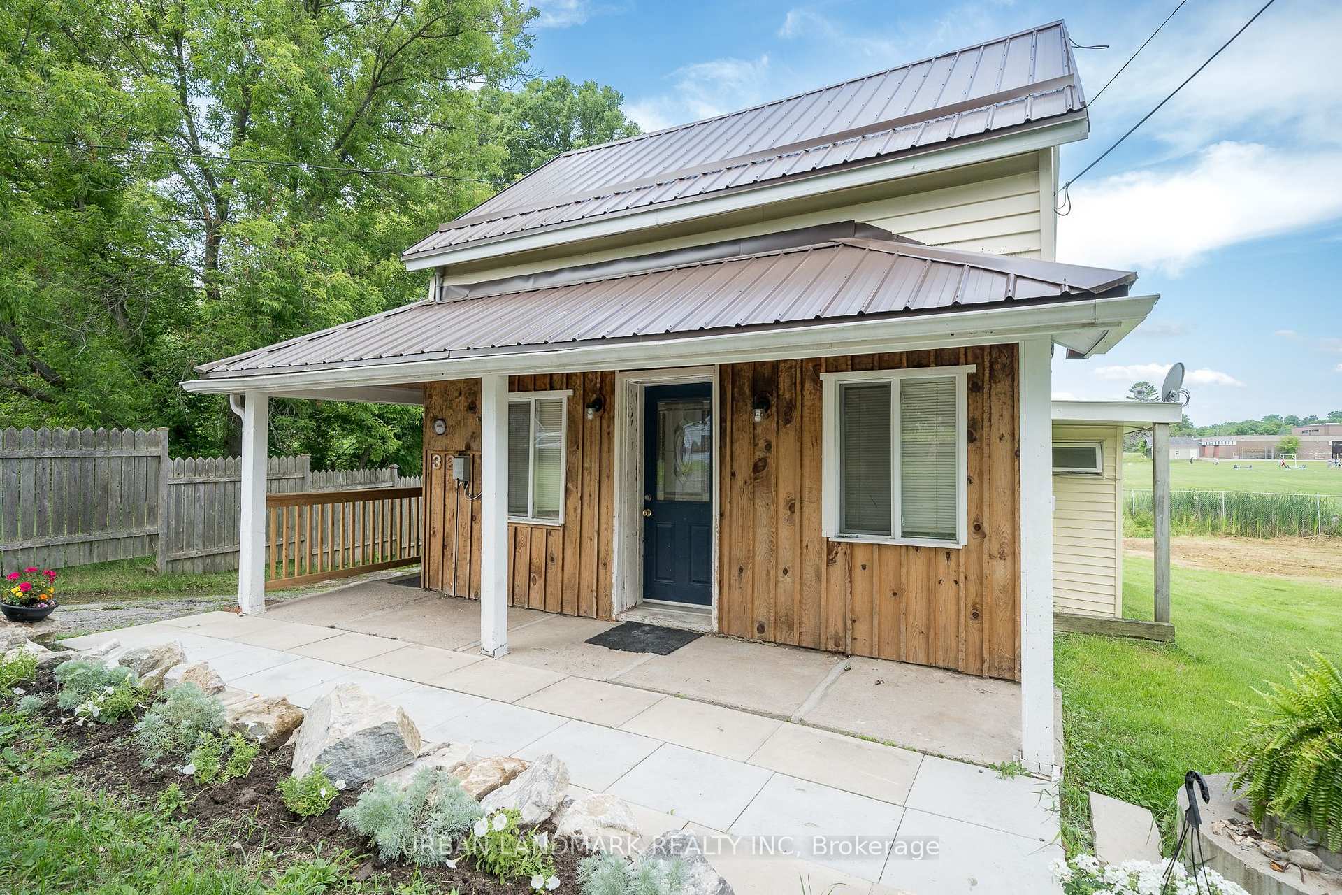 Property Photo: 32 Dingman Street ON K0K 2K0