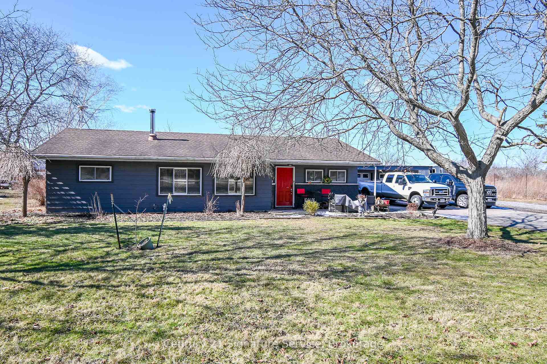 Property Photo:  752 Empire Road  ON L0S 1R0 