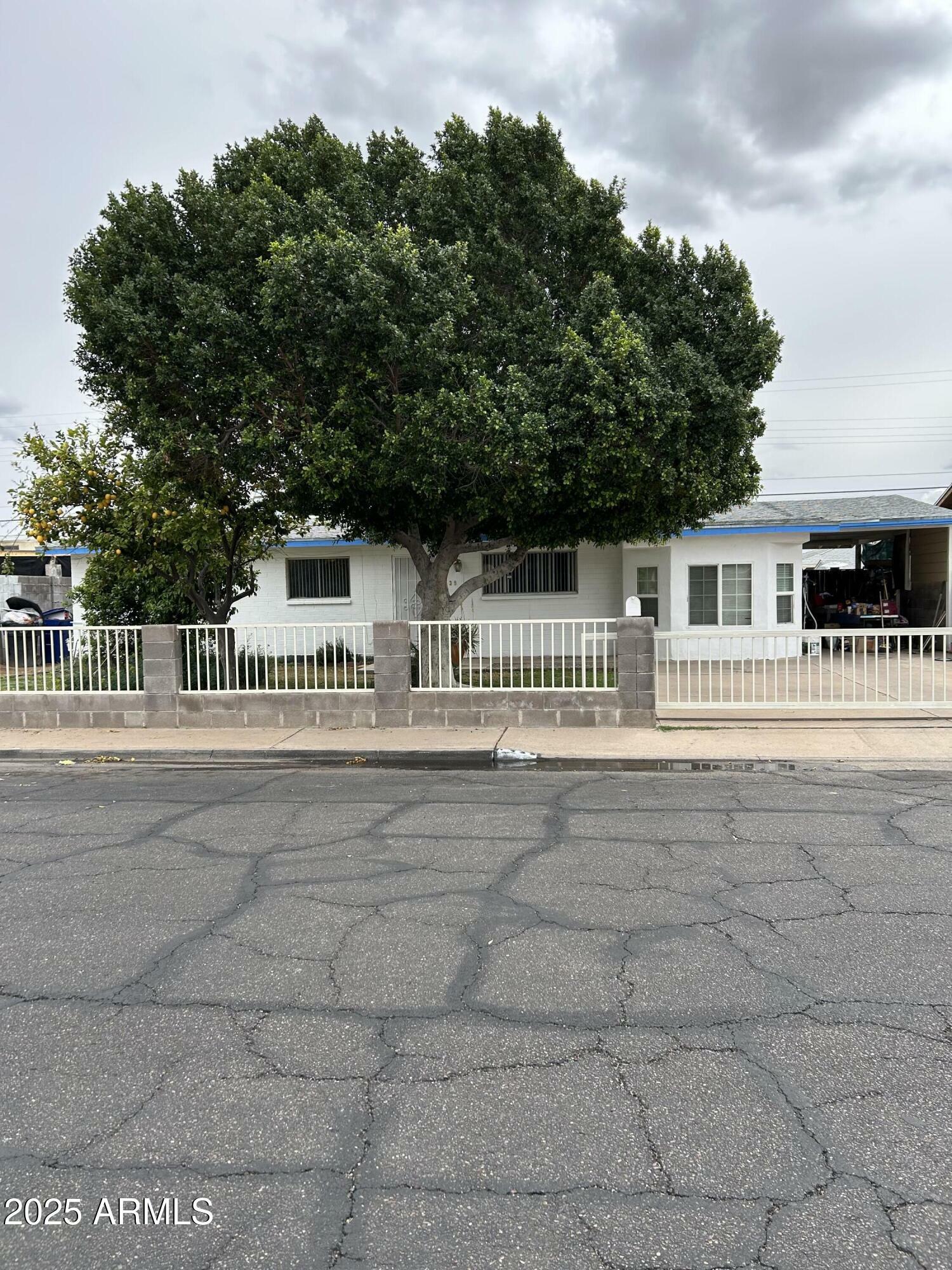 Property Photo: 1439 W 6th Drive AZ 85202