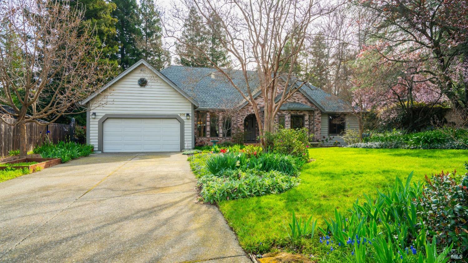 Property Photo: 208 Auburn Way CA 95688