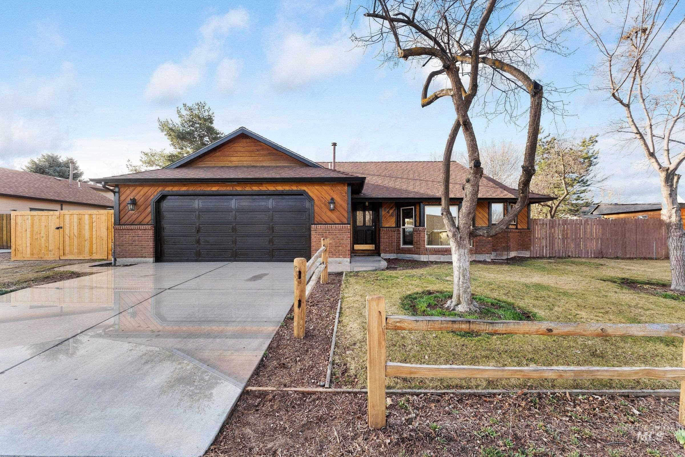 Property Photo: 945 E Claybourne Dr ID 83646