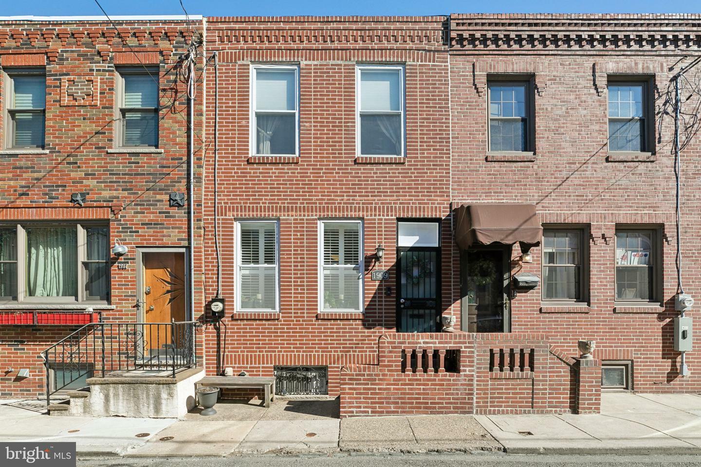 1909 S Warnock Street  Philadelphia PA 19148 photo