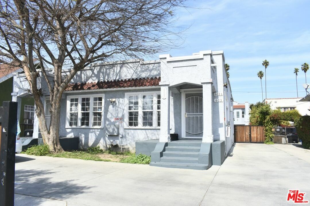 Property Photo:  603 W 47th St  CA 90037 