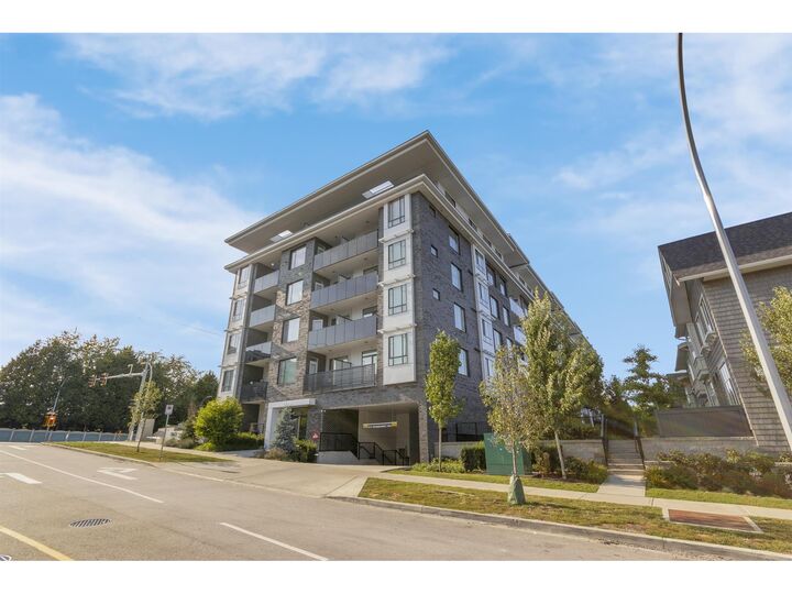 Photo de la propriété:  13623 81A Avenue 220  BC V3W 3N7 