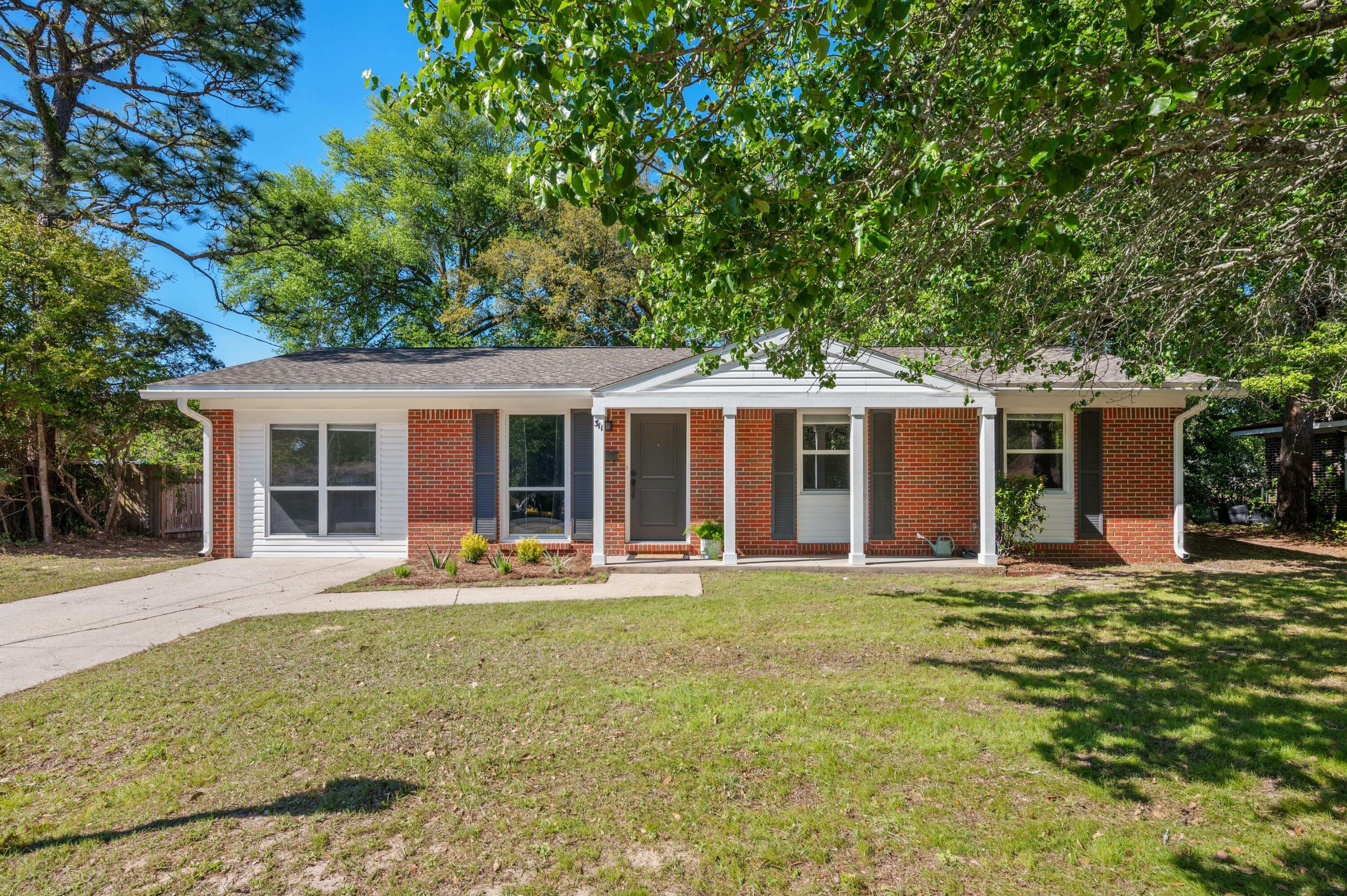 Property Photo: 311 21st Street FL 32578