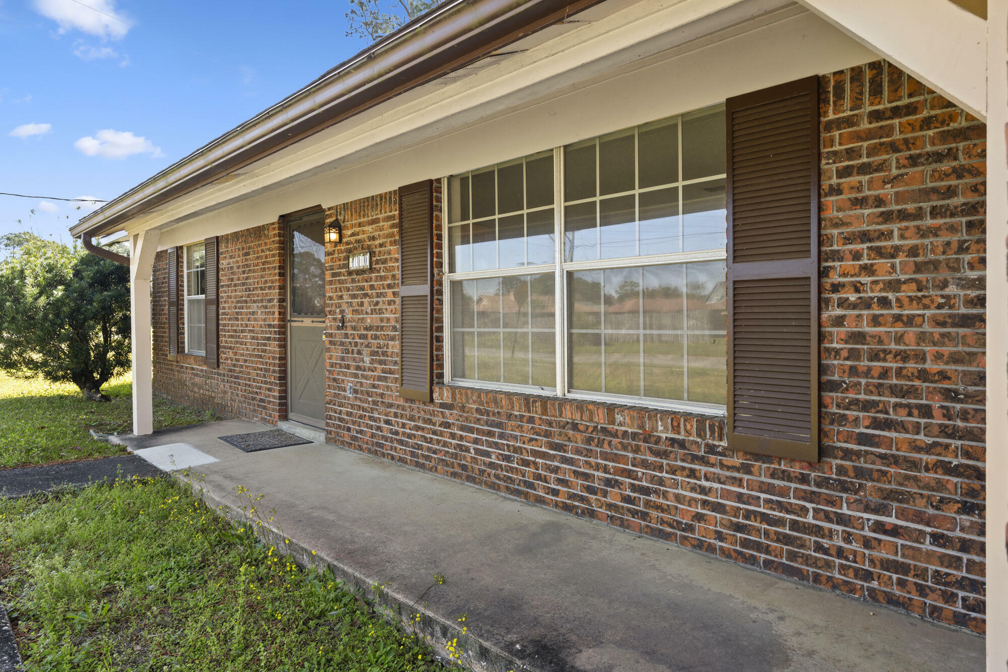 Property Photo:  400 Tanglewood Drive  FL 32547 