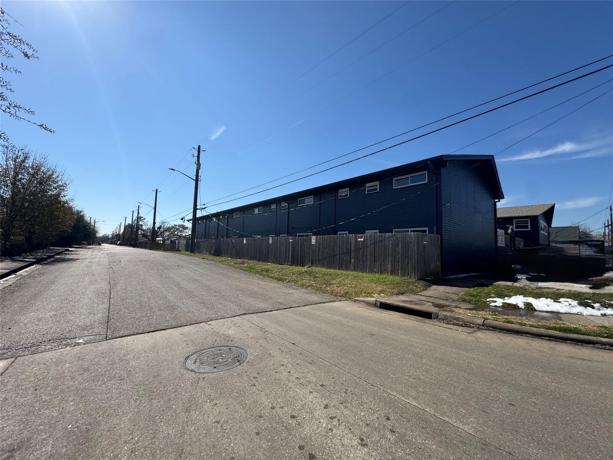 Property Photo: 4706 Yellowstone Boulevard 12 TX 77021
