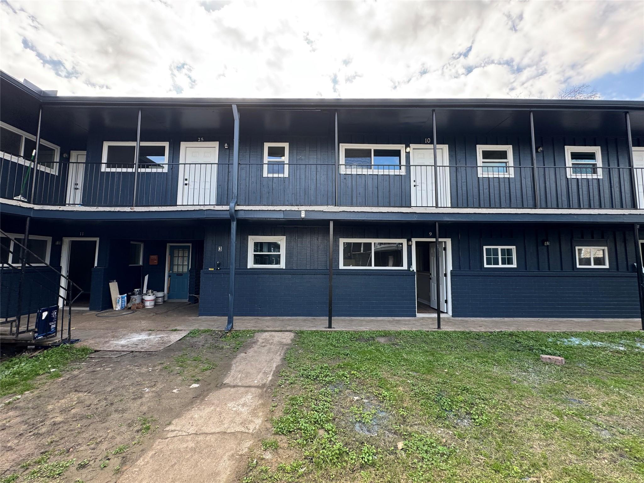 Property Photo: 4706 Yellowstone Boulevard 2 TX 77021