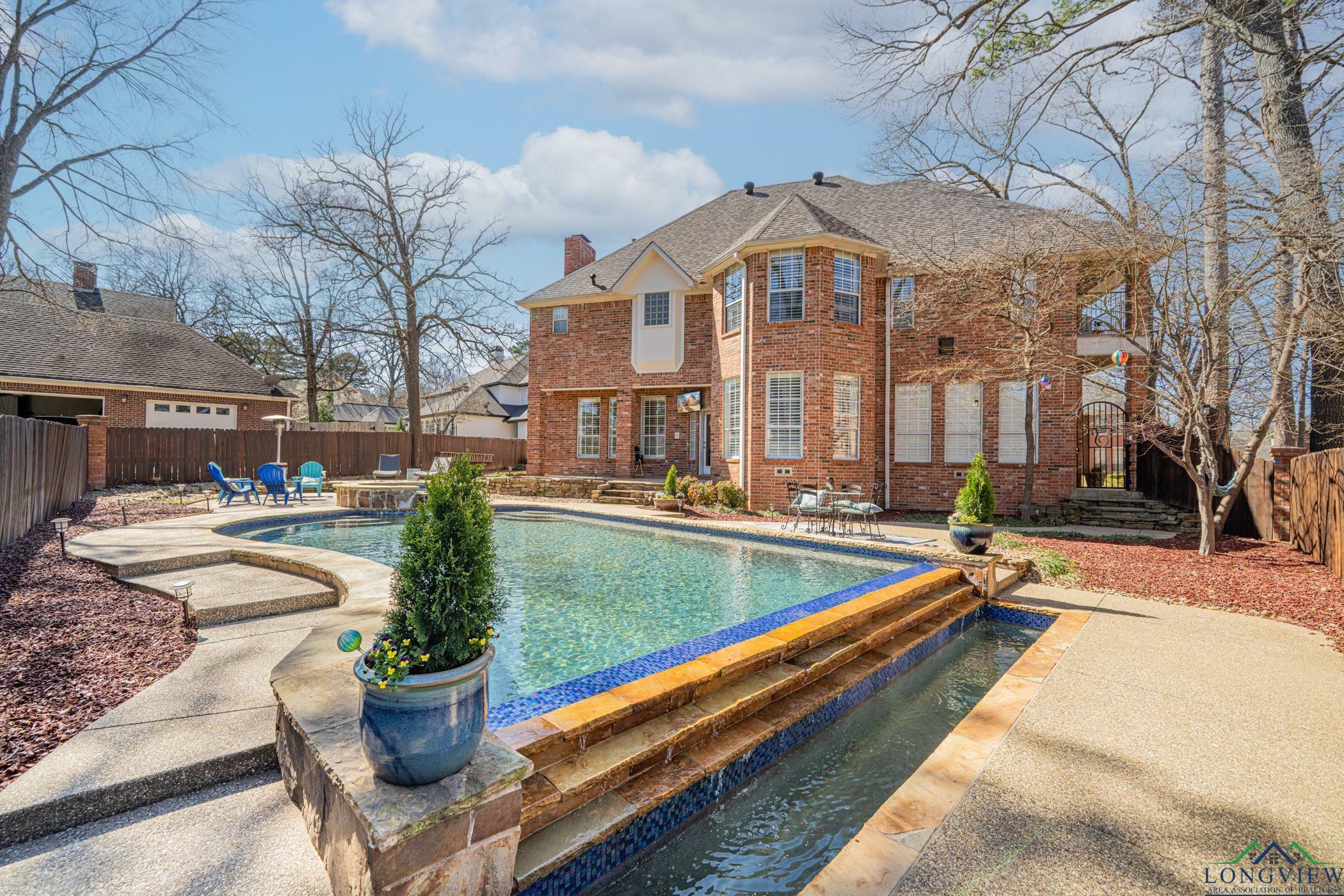 Property Photo: 1214 Lesley Ln TX 75604