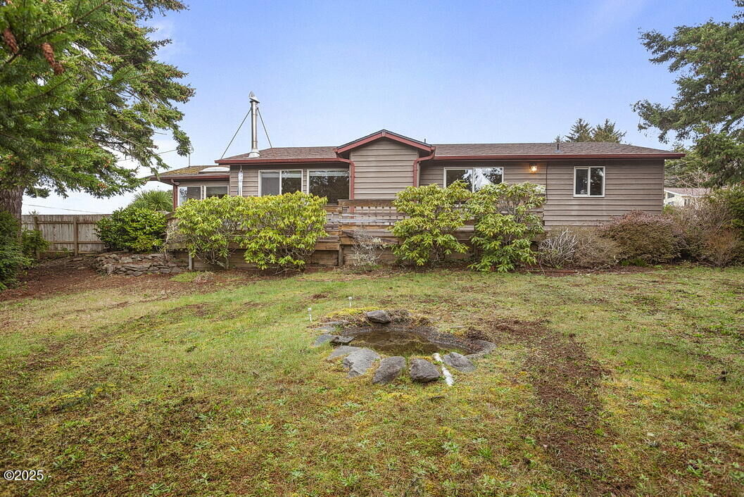 Property Photo: 1802 NW Cedar Crest Place OR 97394