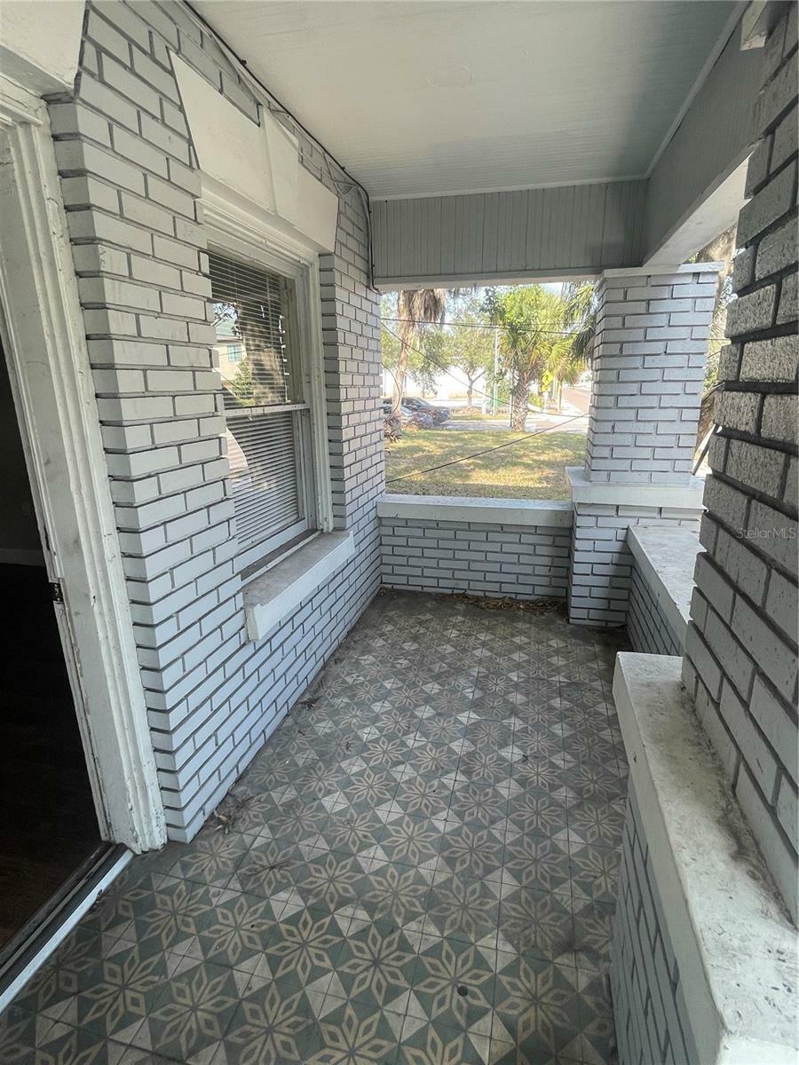 Property Photo: 626 Highland Street N FL 33701