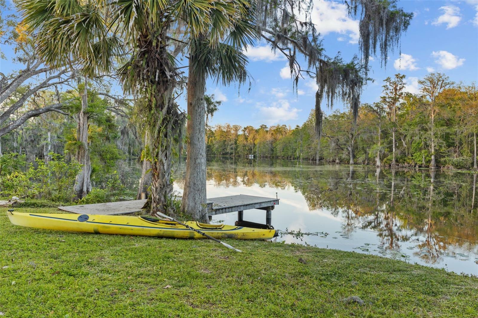Property Photo: 614 Vanderbaker Road FL 33617