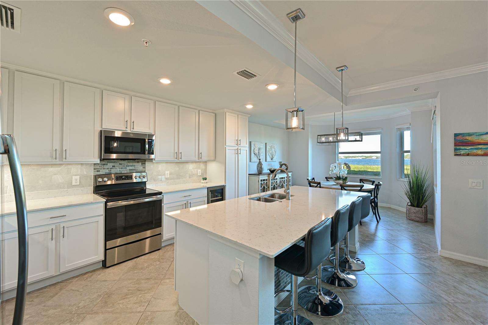 Property Photo: 1020 Tidewater Shores Loop 107 FL 34208