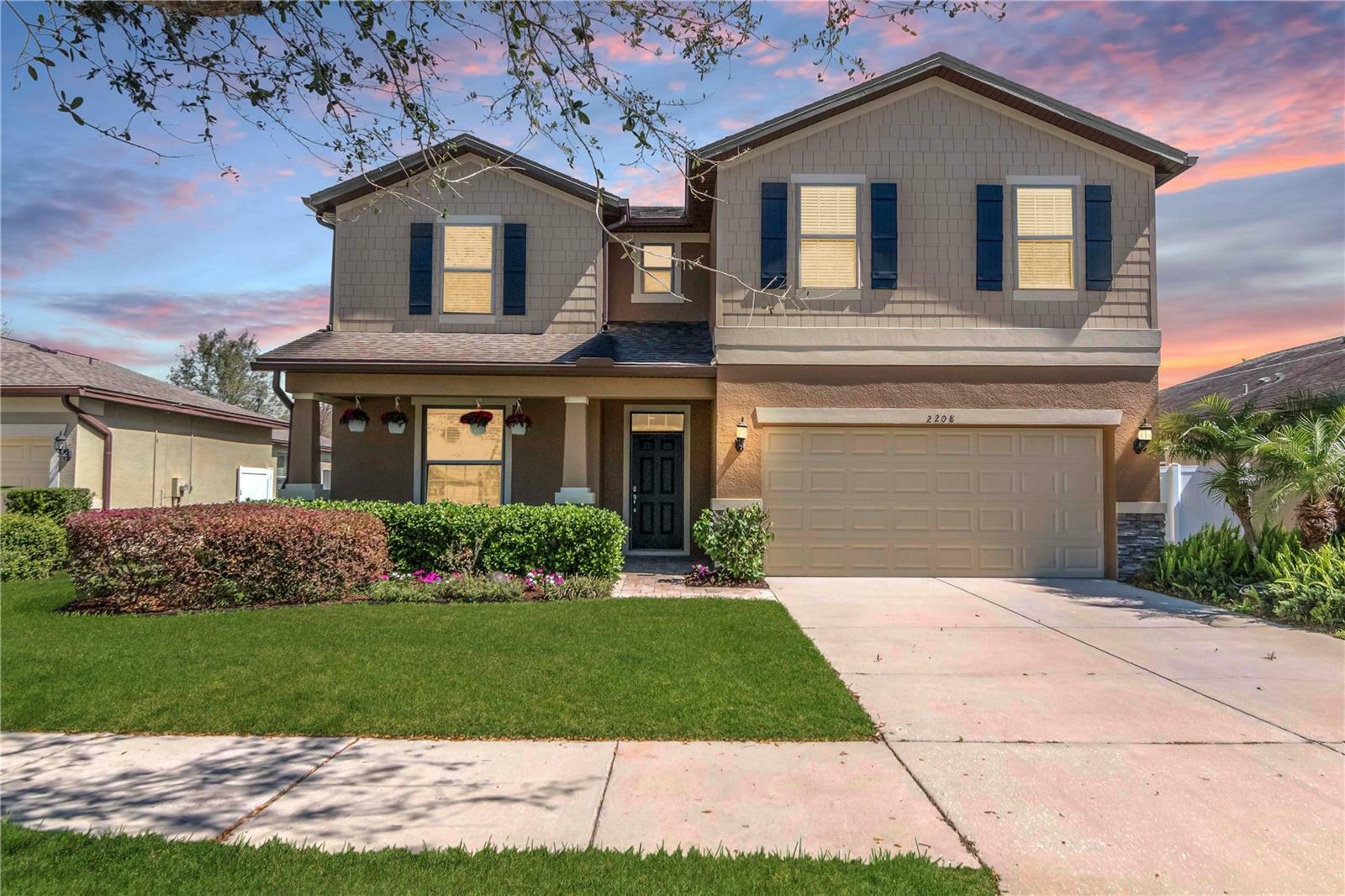 Property Photo: 2208 Landside Drive FL 33594