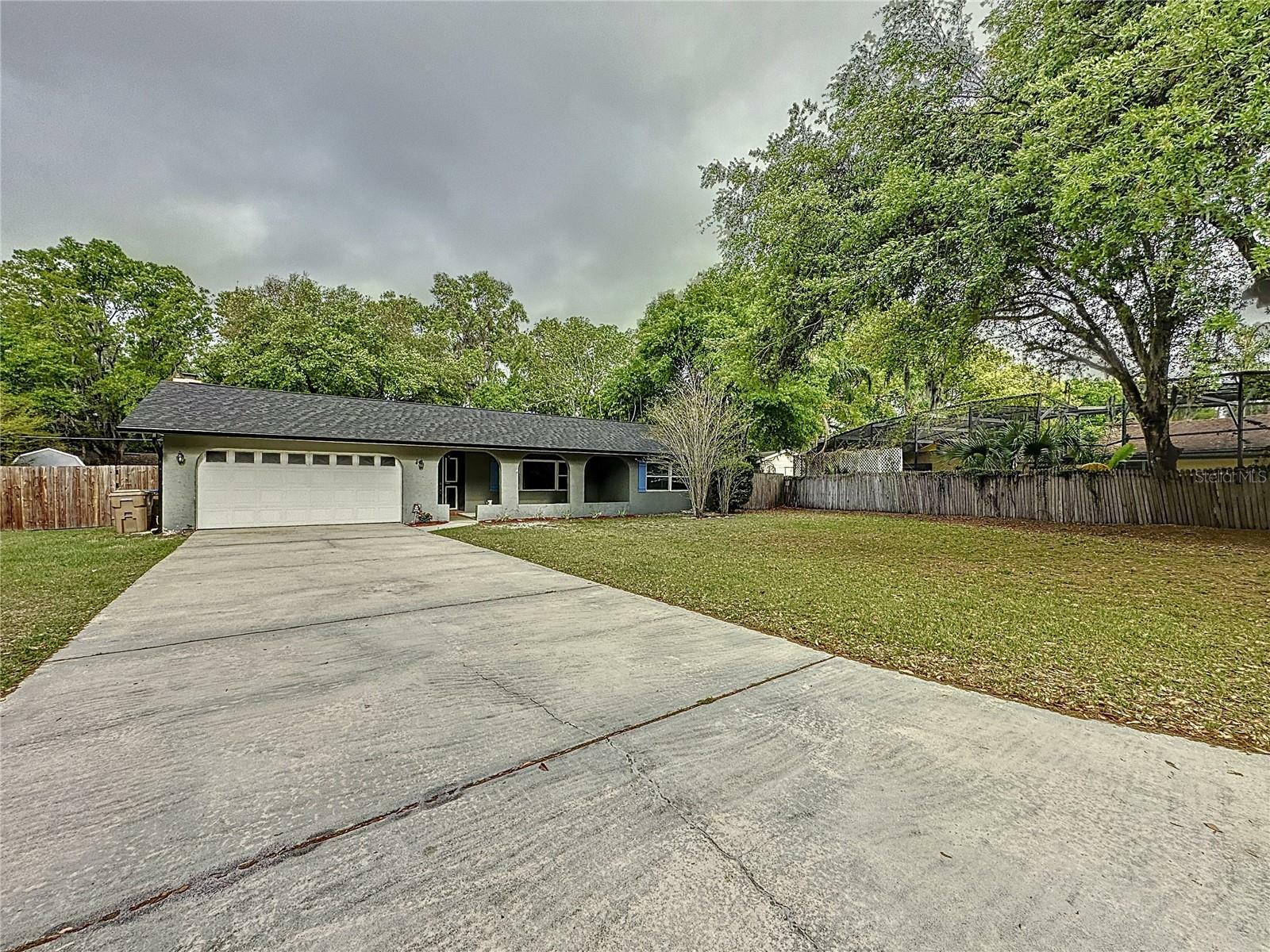 Property Photo: 876 Lobster Court FL 34744