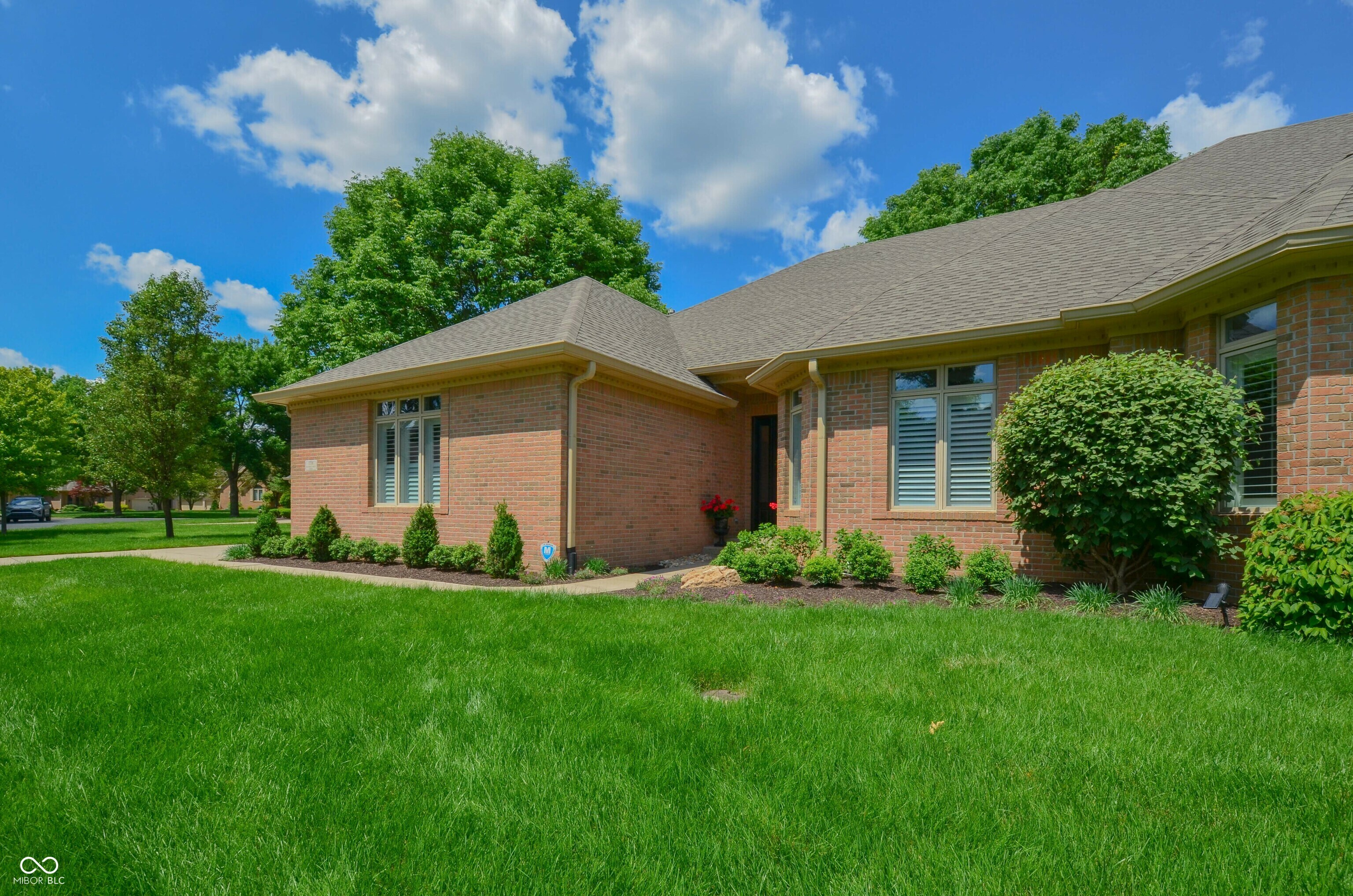 Property Photo:  1738 Pathway Drive S  IN 46143 