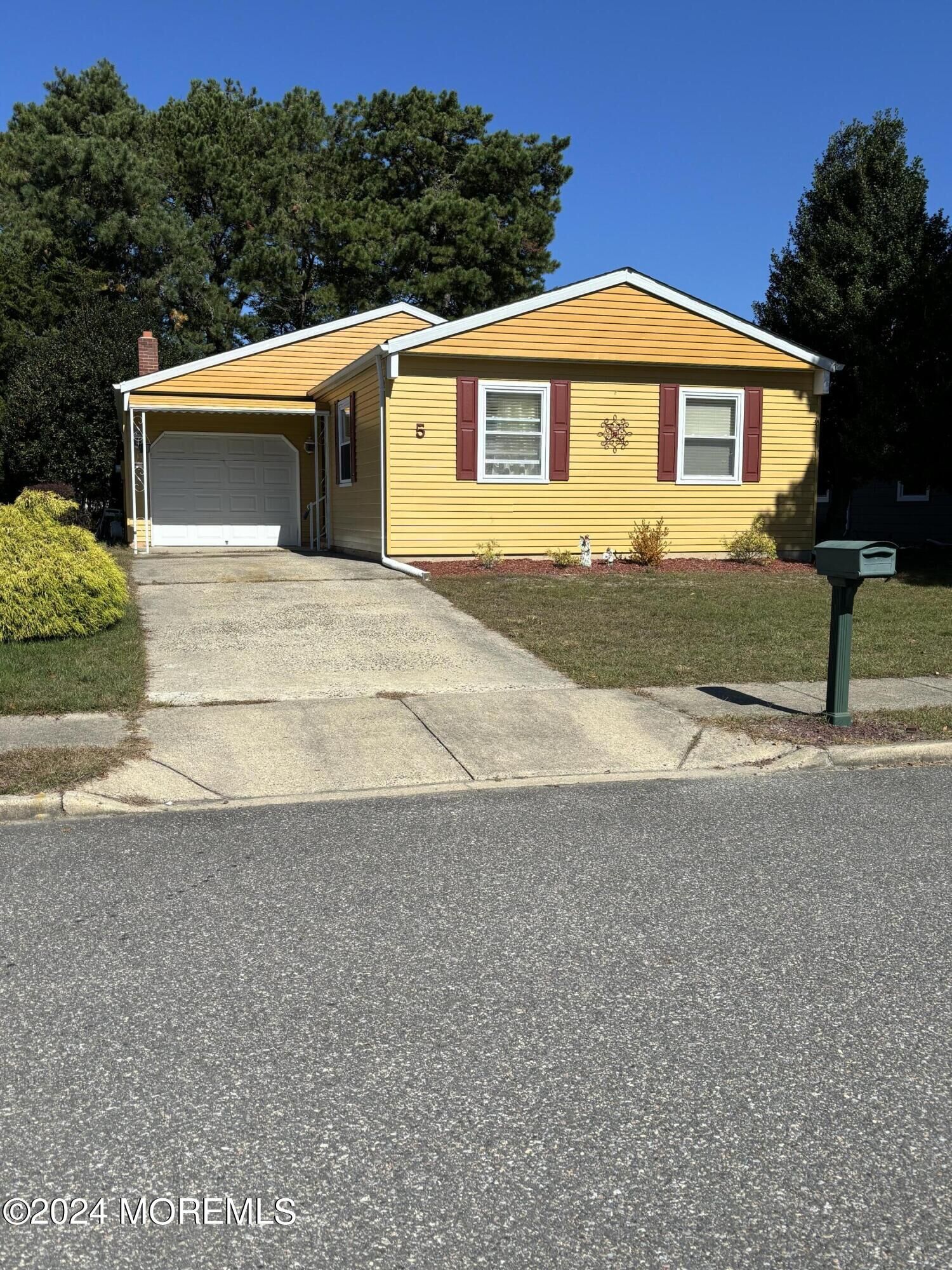 Property Photo:  5 Brisbane Court  NJ 08757 