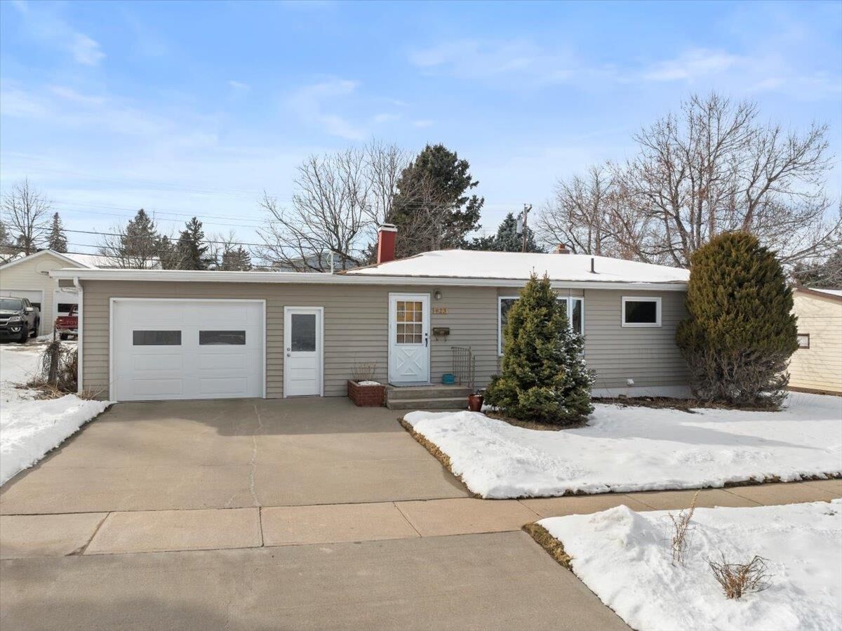 Property Photo: 823 Verdale Drive SD 57783