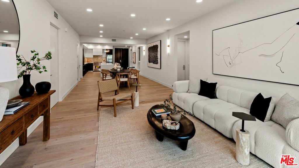 Property Photo:  505 S Barrington Avenue 108  CA 90049 