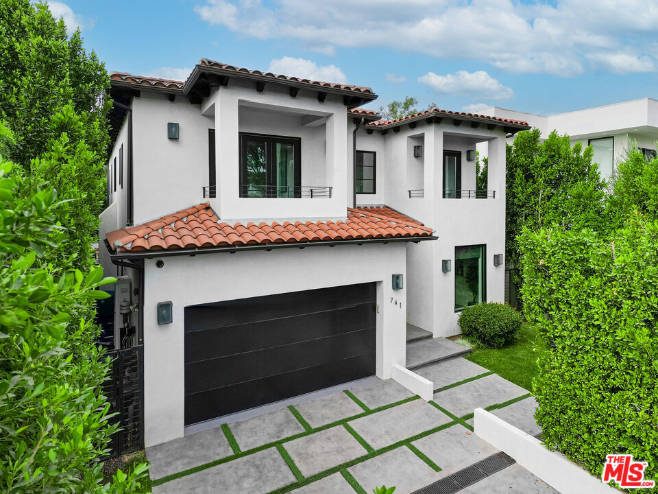 Property Photo:  741 N Vista Street  CA 90046 