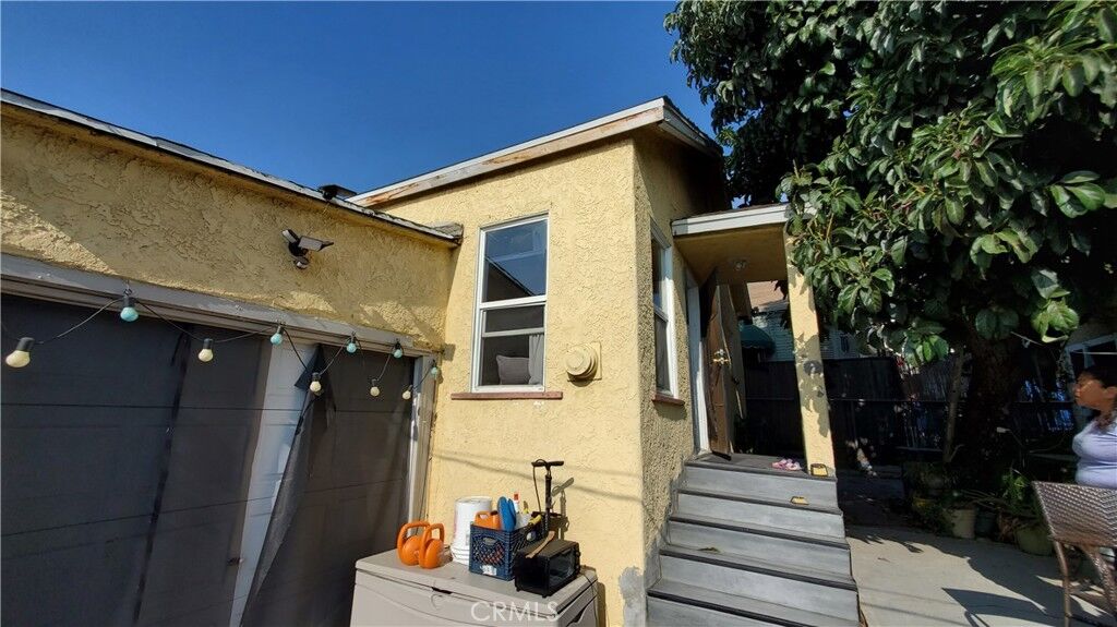 Property Photo:  1713 S Berendo Street  CA 90006 
