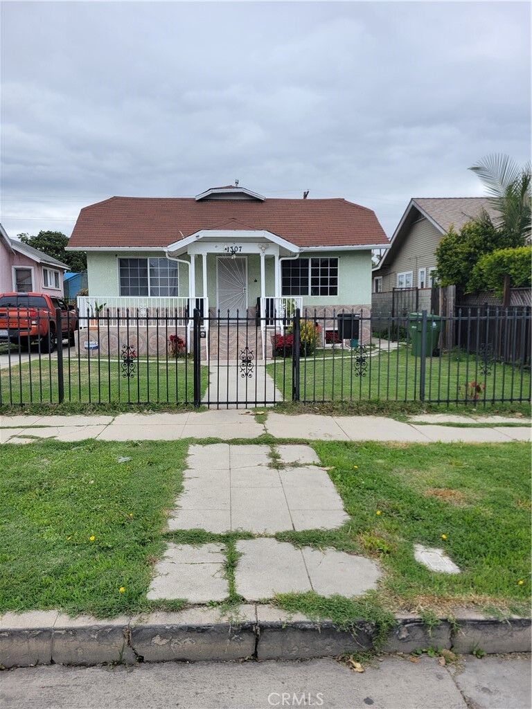 Property Photo:  1307 W 77th Street  CA 90044 