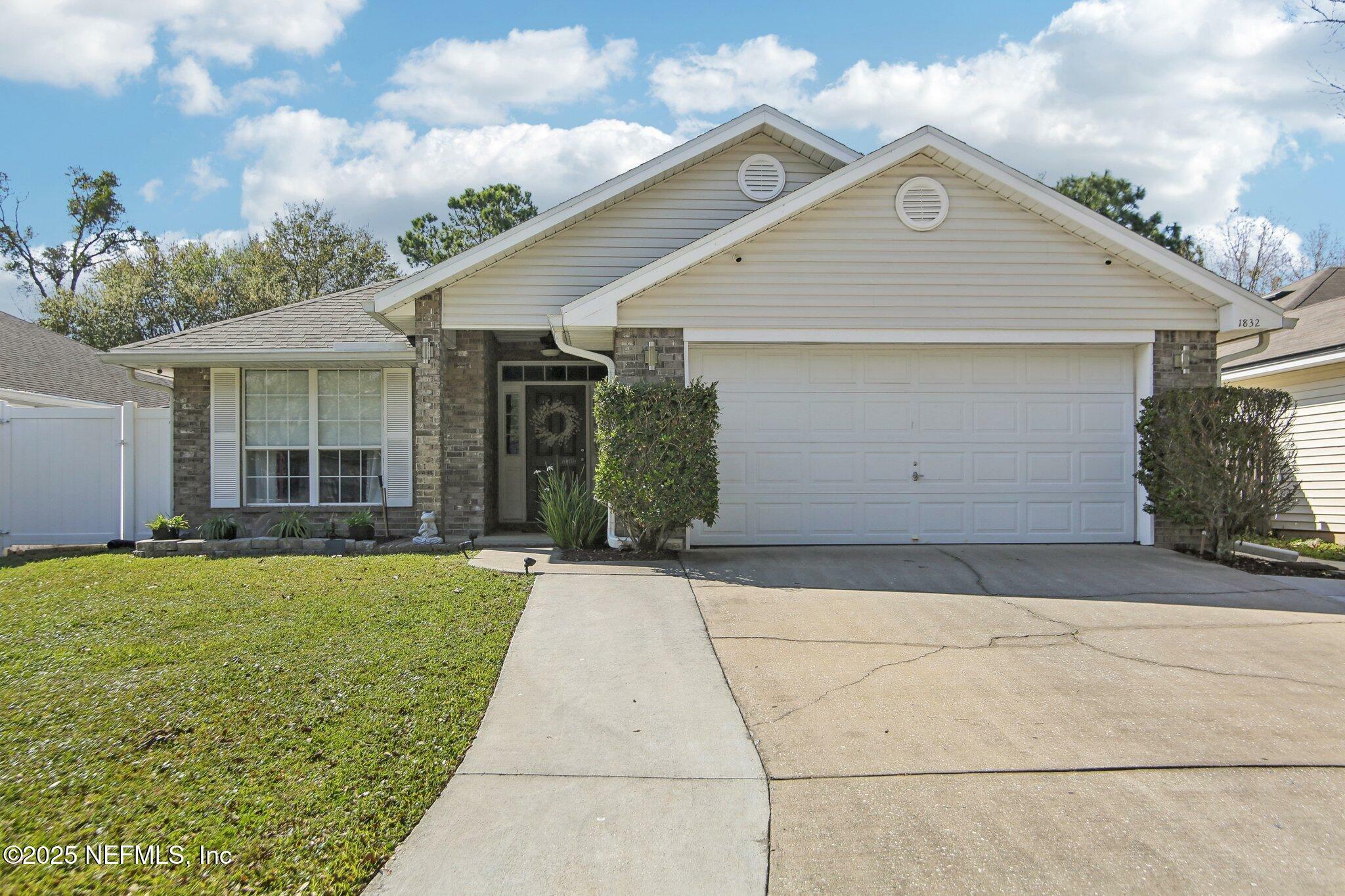 Property Photo:  1832 Creekview Drive  FL 32043 