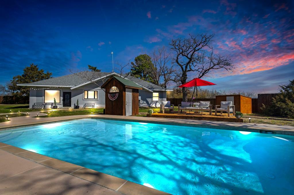 Property Photo: 1262 County Road 4360 TX 76234