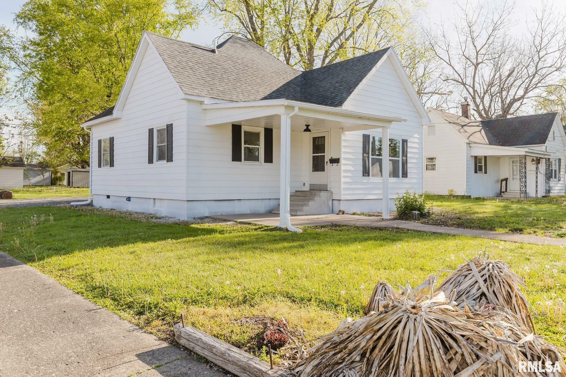 Property Photo: 800 E Reeves Street IL 62959