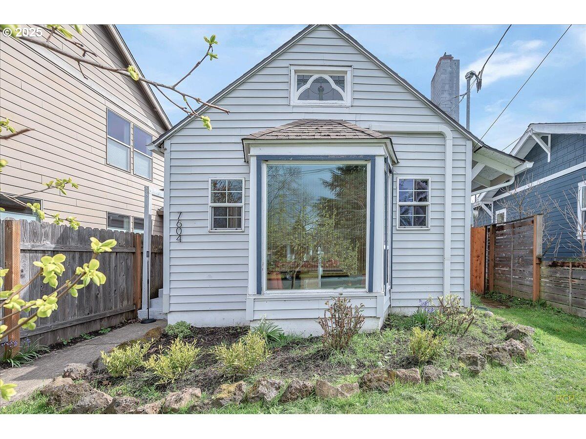 Property Photo:  7604 N Chatham Ave  OR 97217 