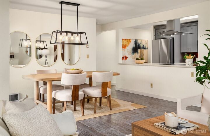 Property Photo:  1324 W Emerson Street 301  WA 98119 