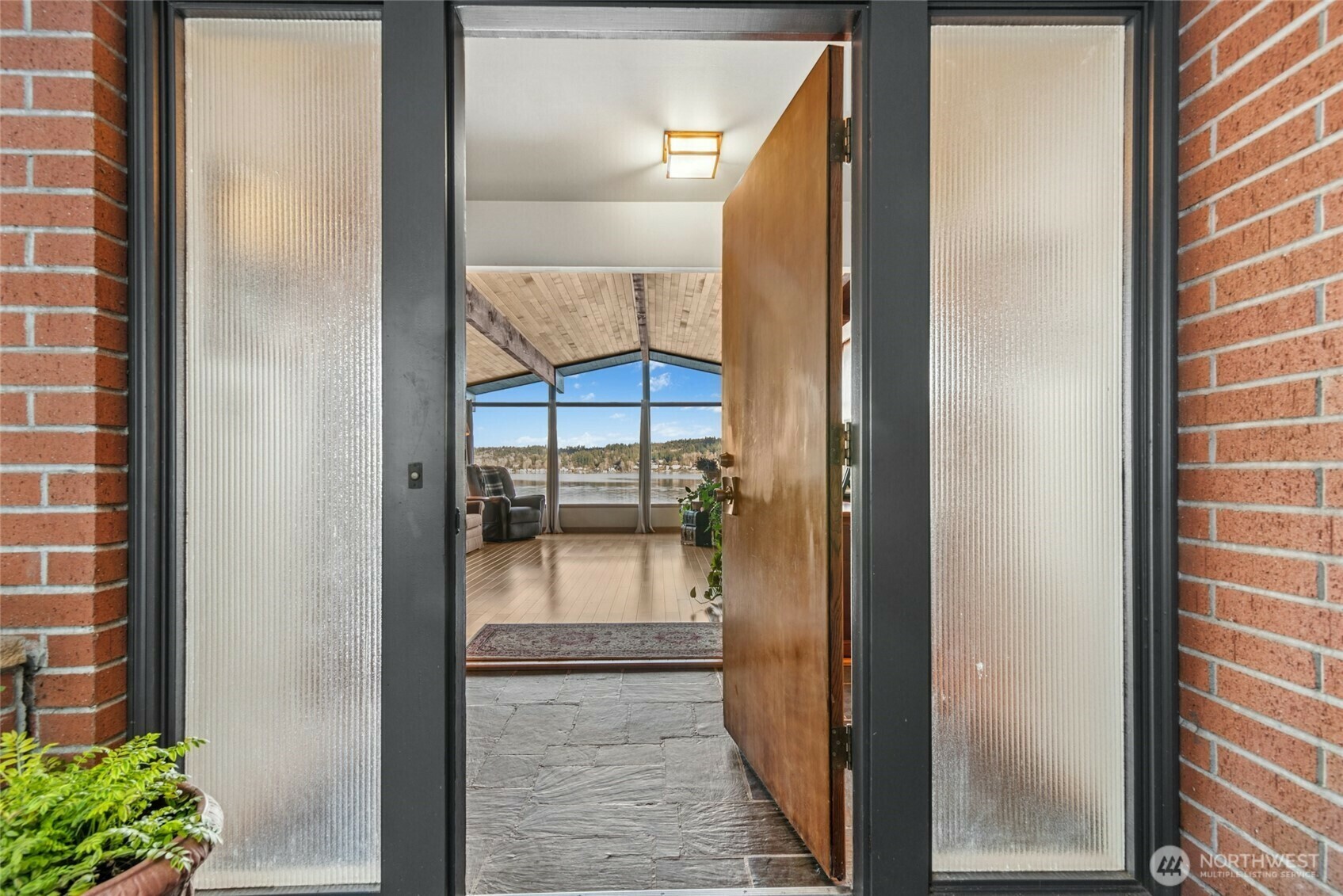 Property Photo: 1818 W Lake Sammamish Parkway SE WA 98008
