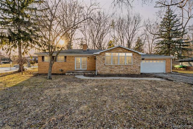 Property Photo: 780 Bow Lane MI 48328