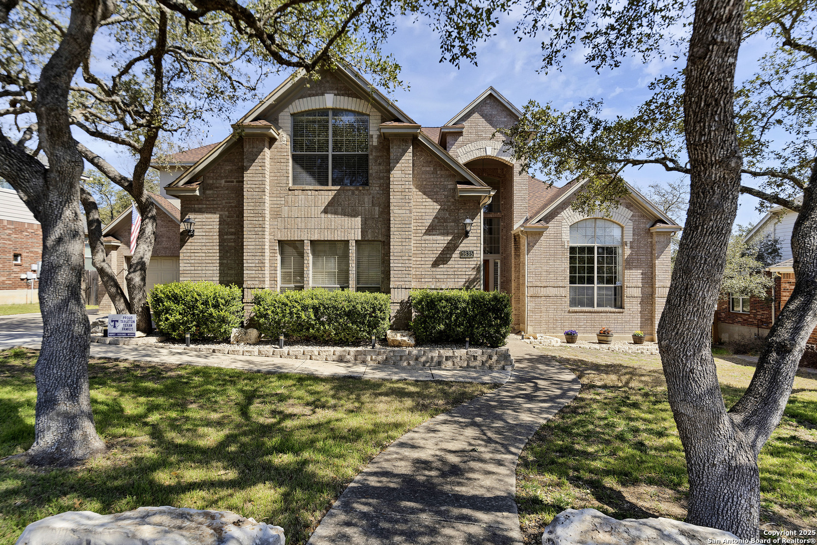 Property Photo: 1635 Lookout Pt TX 78260