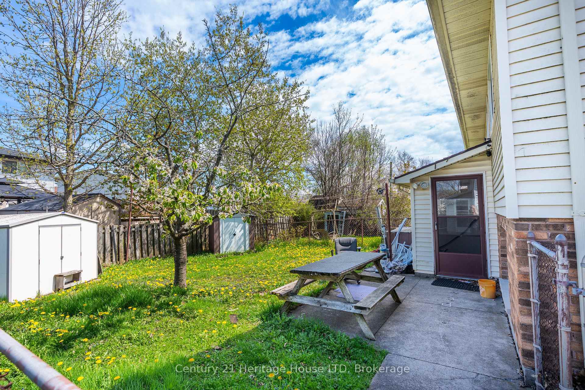 Property Photo: 414 First Avenue ON L3C 5Z1