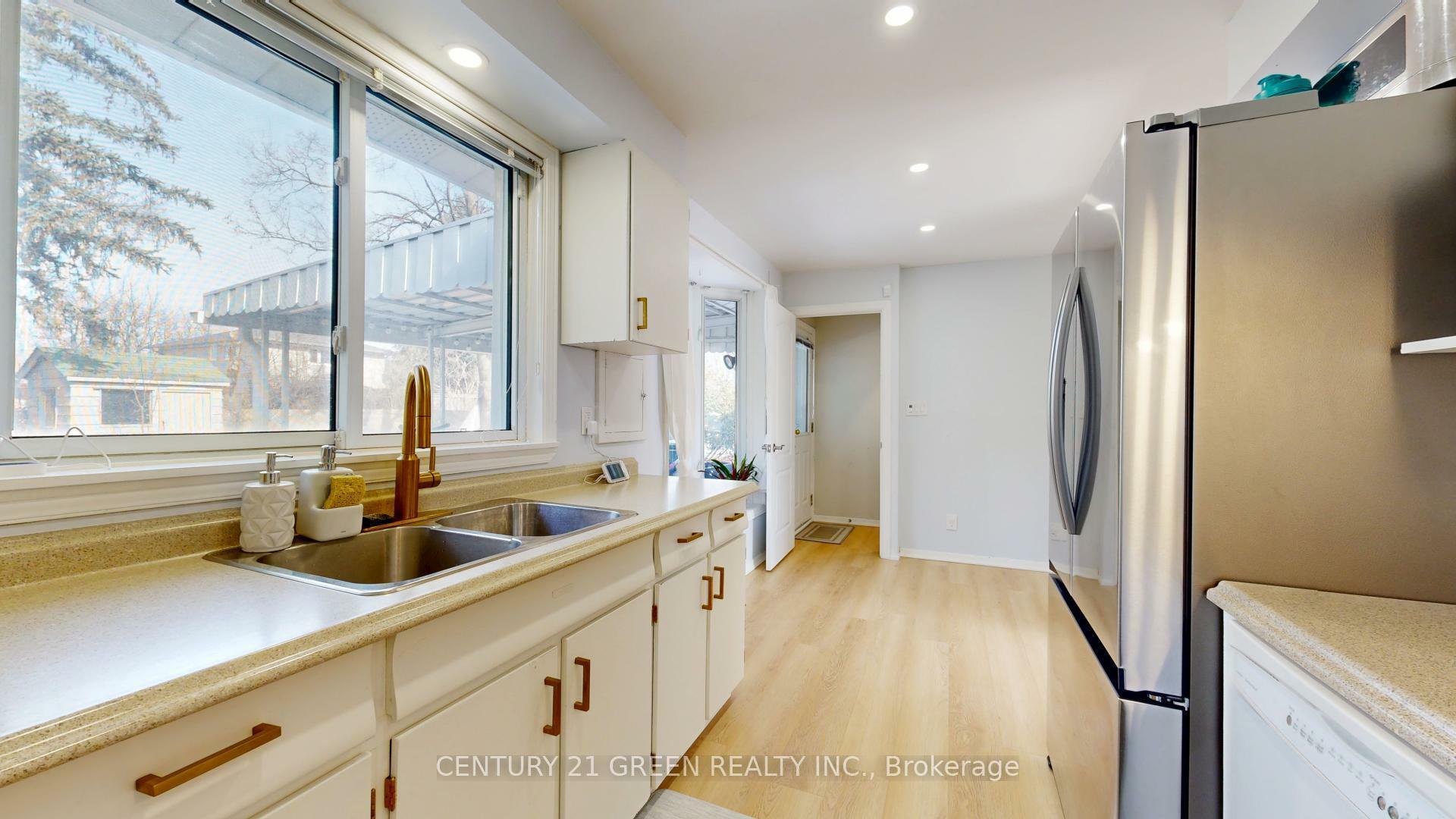 31 Cathedral Road  Brampton ON L6W 2P1 photo