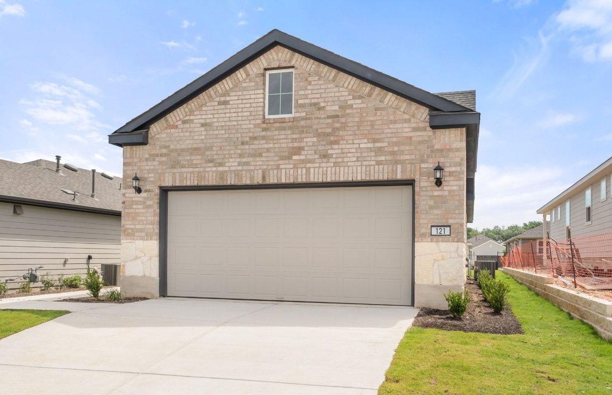 Property Photo: 121 Crossbar Street TX 78633